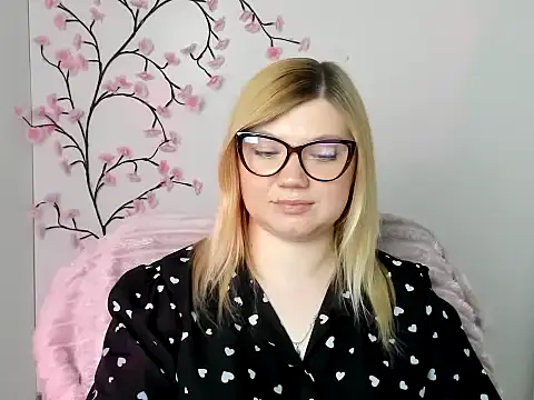 Snapshot of Lola_moree chatting on May 11, 2026, 2:45 pm Lola moree online show from May 11, 2026, 2:45 pm
