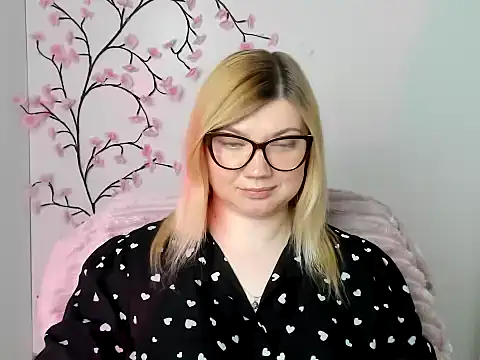 Snapshot of Lola_moree chatting on May 11, 2026, 4:04 pm Lola moree online show from May 11, 2026, 4:04 pm