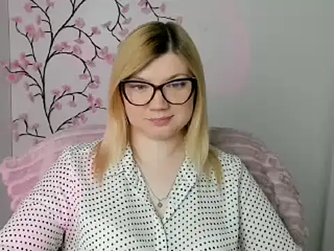 Snapshot of Lola_moree chatting on May 12, 2026, 12:02 pm Lola moree online show from May 12, 2026, 12:02 pm