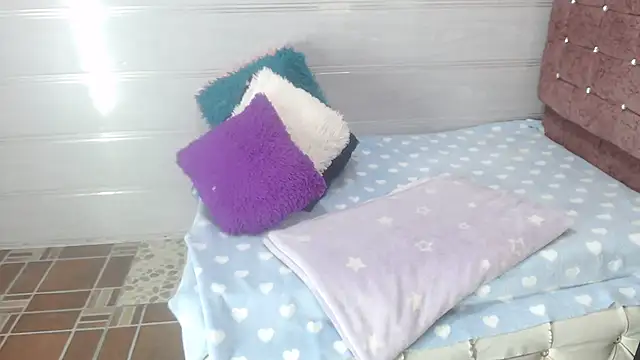 Ariasmithog online show from September 13, 2025, 1:44 pm