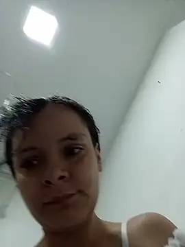 Ariasmithog online show from December 22, 2025, 11:02 pm