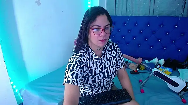 hornny cougar online show from September 9, 2025, 3:17 am