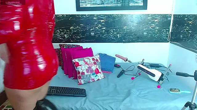 hornny cougar online show from April 16, 2026, 7:47 pm