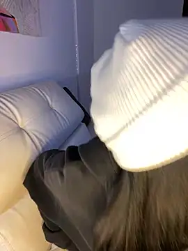 eileensophi online show from March 1, 2025, 3:10 am