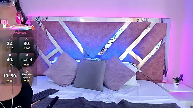 AliDiaz  online show from October 17, 2025, 7:38 pm