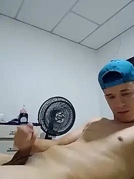 arevalo1124 online show from February 3, 2025, 11:47 pm