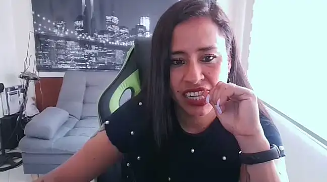 kamila lovee online show from February 17, 2025, 5:53 pm