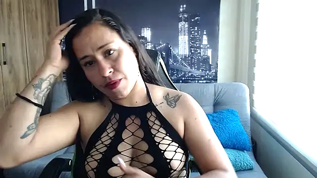 kamila lovee online show from November 4, 2025, 1:21 pm