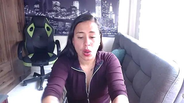 kamila lovee online show from November 21, 2025, 7:34 pm