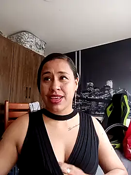 kamila lovee online show from December 4, 2025, 7:44 pm