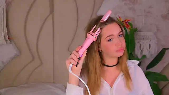 Snapshot of EvansLover chatting on November 16, 2025, 10:04 pm EvansLover online show from November 16, 2025, 10:04 pm