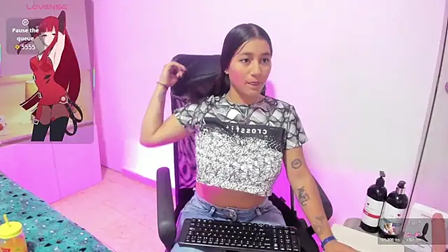 CandyyMaria online show from November 12, 2025, 7:57 pm