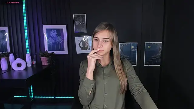 CharmBianca online show from February 8, 2025, 4:25 pm