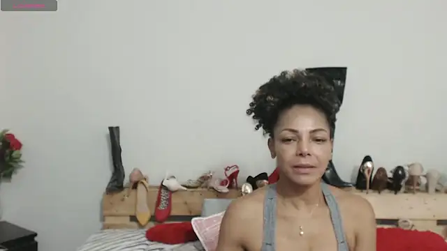 Snapshot of Lunasquirt1985 chatting on February 19, 2025, 1:39 pm Lunasquirt1985 online show from February 19, 2025, 1:39 pm