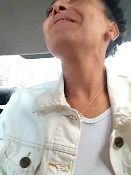 Snapshot of Lunasquirt1985 chatting on February 19, 2025, 7:48 pm Lunasquirt1985 online show from February 19, 2025, 7:48 pm