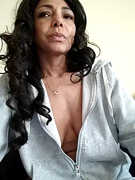 Snapshot of Lunasquirt1985 chatting on September 26, 2025, 9:24 am Lunasquirt1985 online show from September 26, 2025, 9:24 am