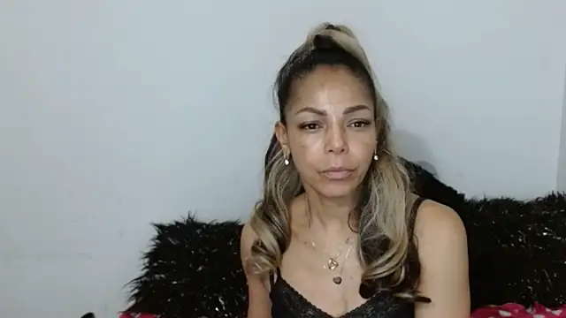 Snapshot of Lunasquirt1985 chatting on October 24, 2025, 11:17 am Lunasquirt1985 online show from October 24, 2025, 11:17 am