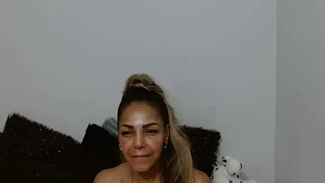 Snapshot of Lunasquirt1985 chatting on January 9, 2026, 11:13 am Lunasquirt1985 online show from January 9, 2026, 11:13 am