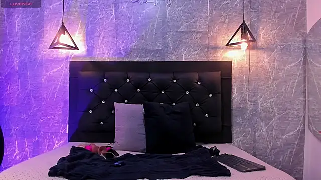 emberhodson online show from October 6, 2025, 1:08 pm