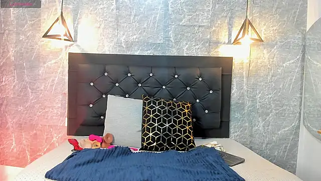 emberhodson online show from November 12, 2025, 10:48 am