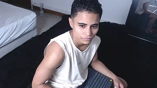 Liiamthompson online show from February 25, 2025, 5:15 pm