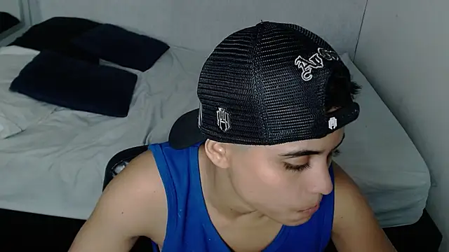 Liiamthompson online show from March 9, 2025, 11:36 am