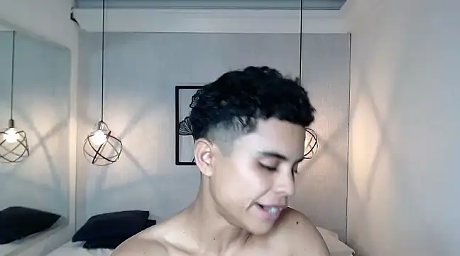 Liiamthompson online show from March 12, 2025, 5:17 pm