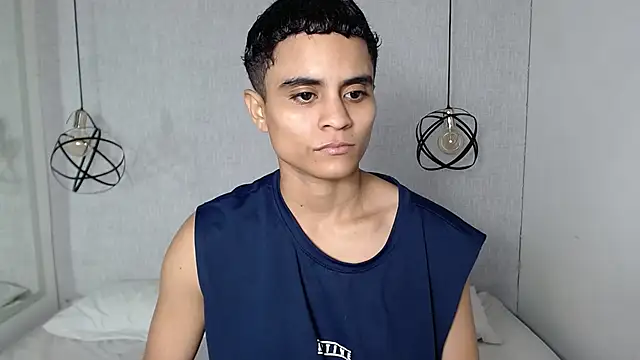 Liiamthompson online show from March 18, 2025, 12:14 pm