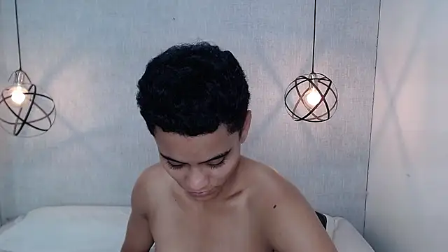 Liiamthompson online show from March 18, 2025, 6:26 pm