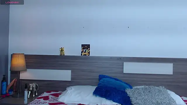 Liiamthompson online show from October 23, 2025, 12:59 pm