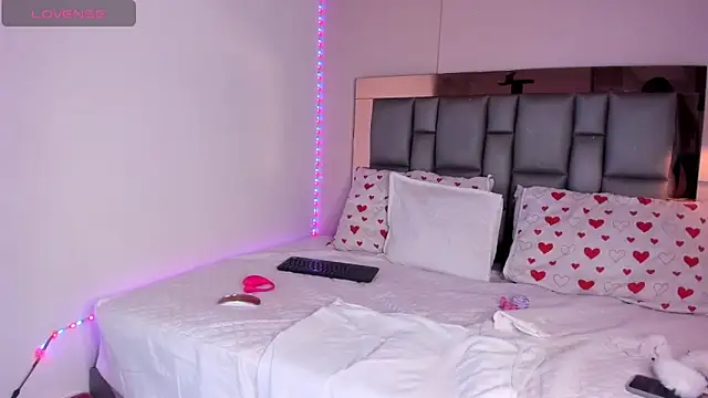 SofiArias online show from February 10, 2026, 8:57 pm