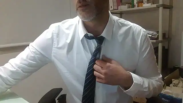 66MA69 online show from April 18, 2026, 5:44 am