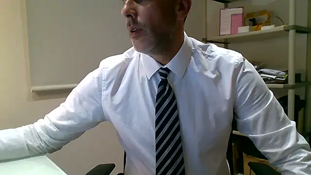 66MA69 online show from April 22, 2026, 4:04 am