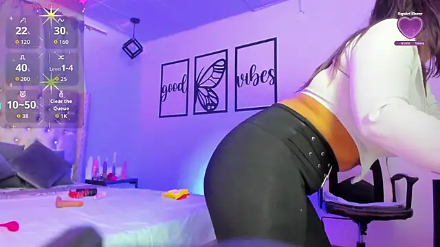 nicolee millerr online show from January 7, 2026, 12:40 pm