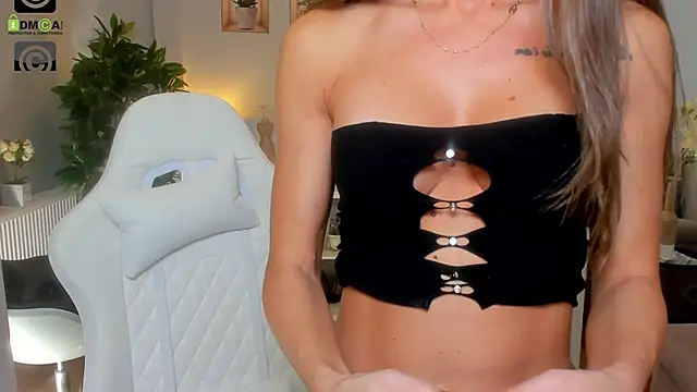 Anya-Ray online show from November 6, 2025, 2:07 pm