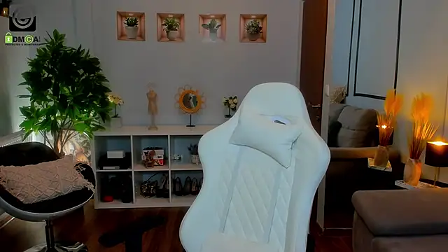 Anya-Ray online show from November 12, 2025, 2:06 pm