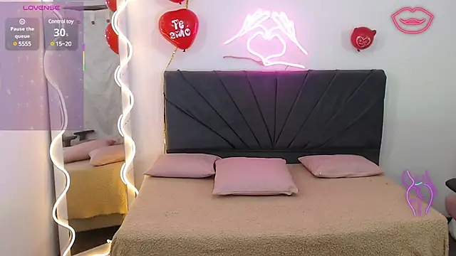 palmerfox tay online show from February 19, 2025, 10:20 pm