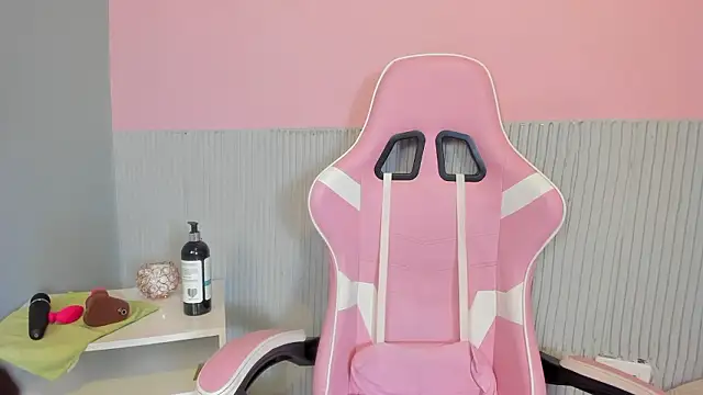 yeikafoxy online show from March 15, 2026, 11:27 am