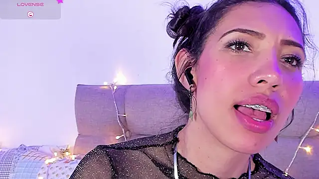 Miss veronicaa2 online show from February 18, 2025, 6:26 pm