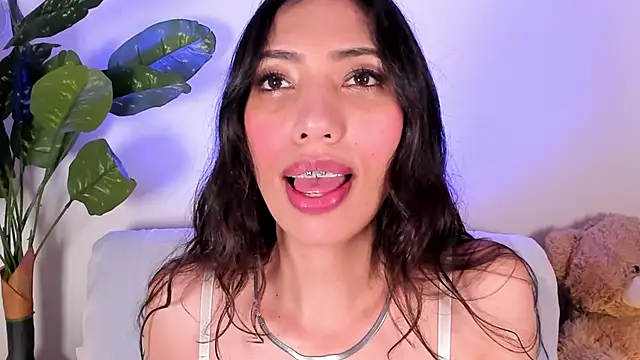 Miss veronicaa2 online show from April 23, 2026, 1:24 pm