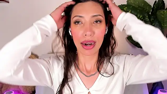 Snapshot of Miss_veronicaa2 chatting on May 11, 2026, 1:28 pm Miss veronicaa2 online show from May 11, 2026, 1:28 pm