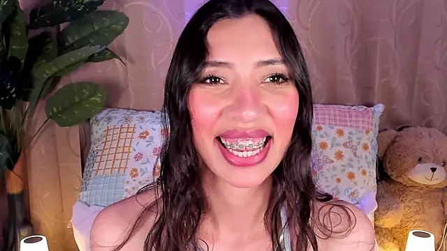 Miss veronicaa2 online show from July 22, 2026, 1:25 pm