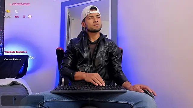 Max Conor1 online show from February 17, 2025, 11:13 am