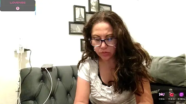 MirandaLatinaLovely online show from November 23, 2025, 4:34 am