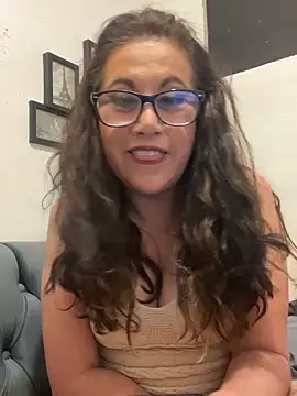 MirandaLatinaLovely online show from December 4, 2025, 4:44 am