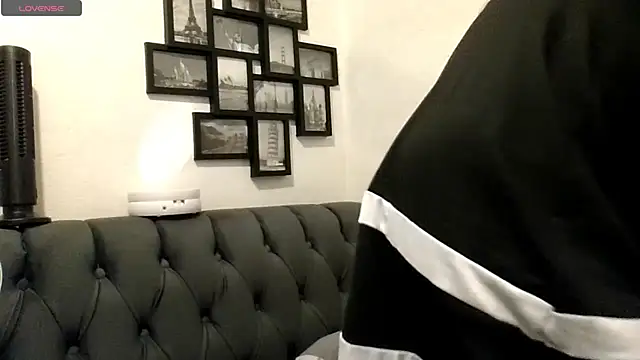 MirandaLatinaLovely online show from June 4, 2026, 5:52 pm