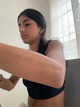 eva roseee online show from April 16, 2026, 9:39 pm