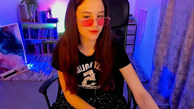 MilaStoyne online show from March 11, 2025, 8:30 am