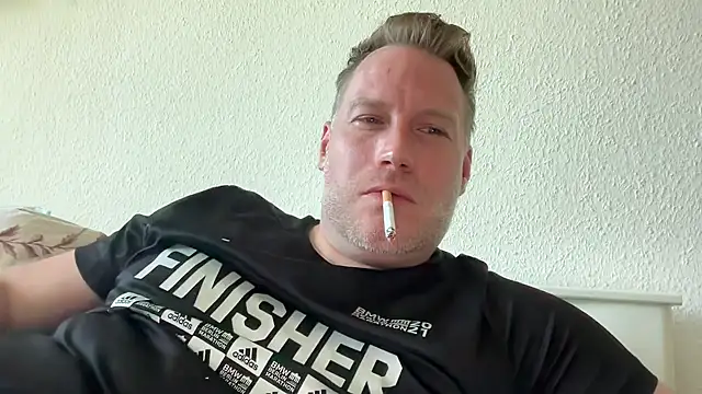 Snapshot of Christian87xxx chatting on May 25, 2026, 9:59 am Christian87xxx online show from May 25, 2026, 9:59 am