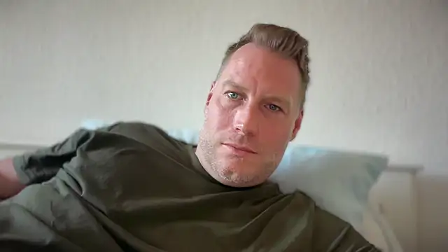 Snapshot of Christian87xxx chatting on June 17, 2026, 4:30 pm Christian87xxx online show from June 17, 2026, 4:30 pm
